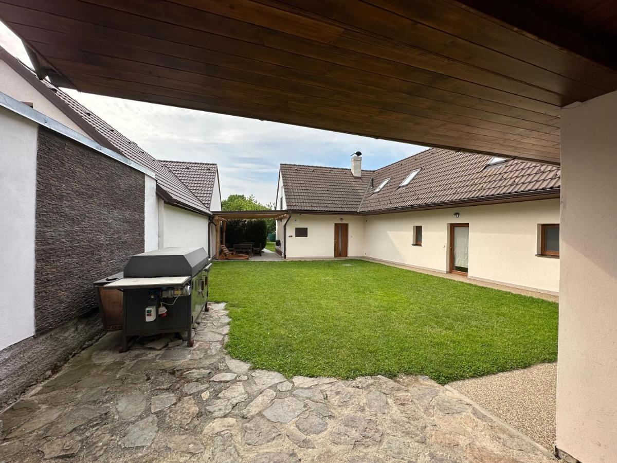 Villa U Nas Na Chalupe à Borovany  Extérieur photo